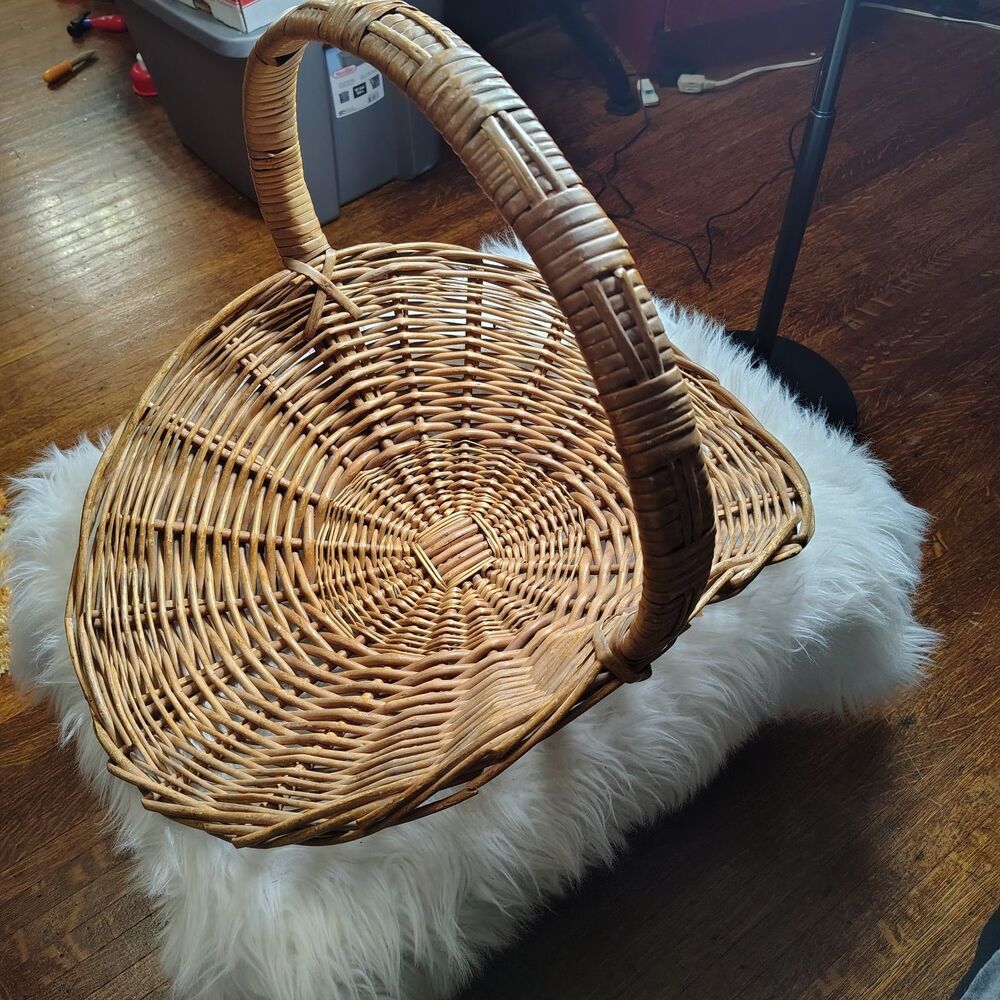 Wicker VTG Flower Gathering Basket W Curved Handle & Graceful Scooped Sides